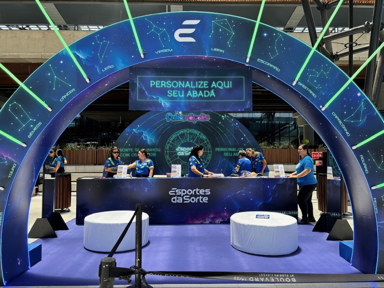 Esportes da Sorte marca presença no Folianópolis 2024 com personalização de abadá, painel instagramável e mais ações