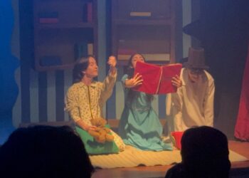 Giu Cota estreia no Teatro Bibi Ferreira e se emociona: “Nem a disautonomia me para”