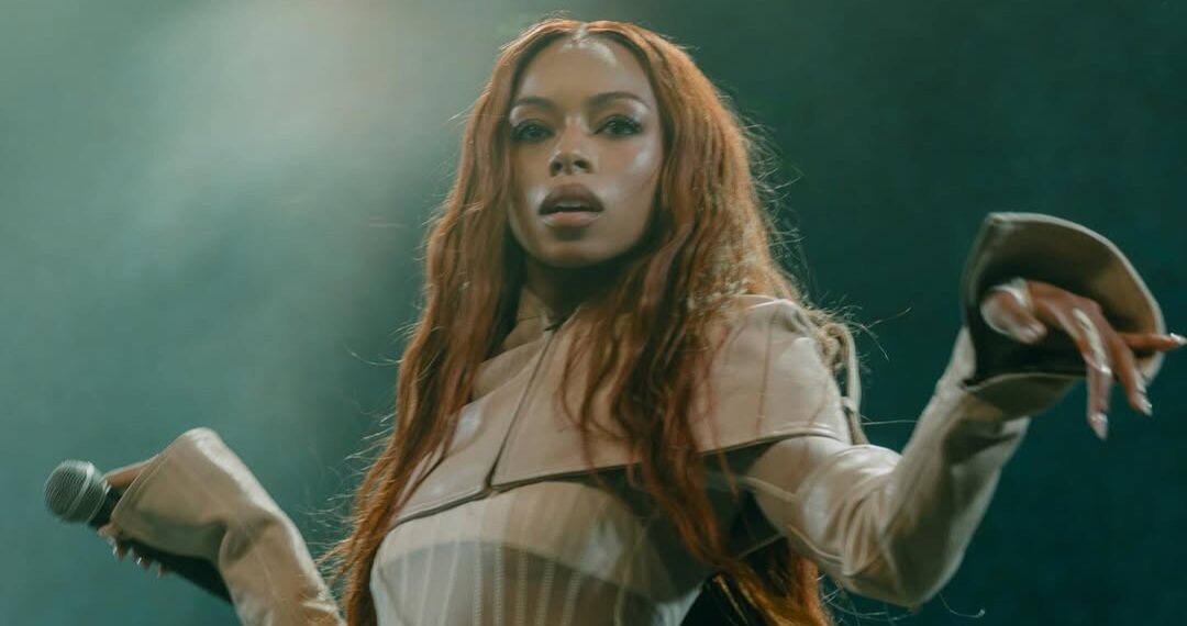 “Love Me Not”: Ravyn Lenae transforma a dúvida em hit global