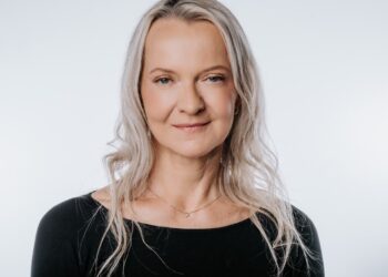 Miriam Stephan lança novo single “Set Me Free” em colaboração com André Menegazzo