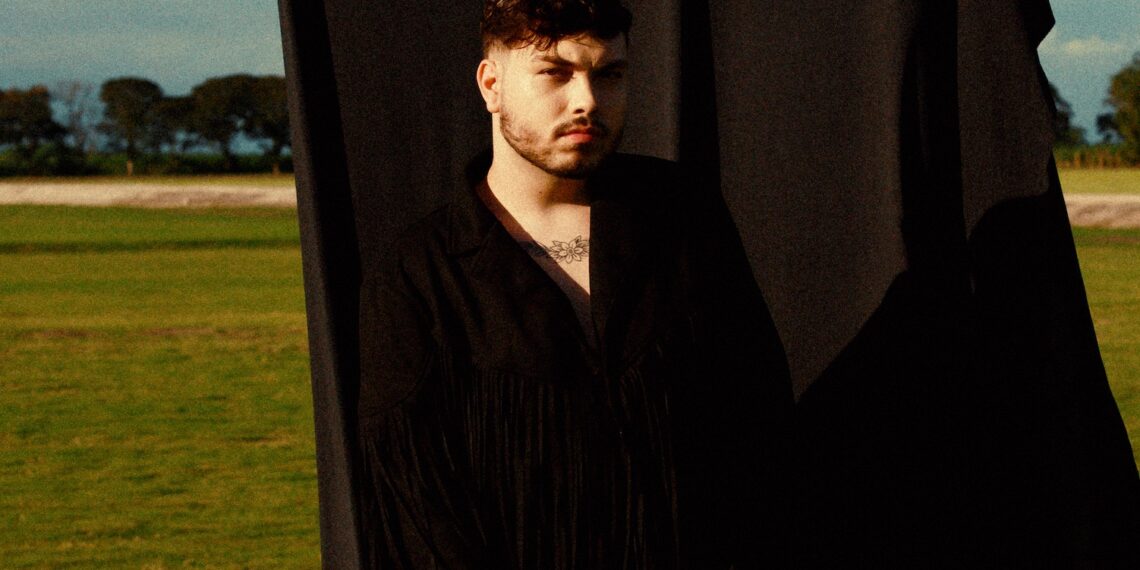 Vini estreia “Indomável”, um álbum sobre superação e reencontro