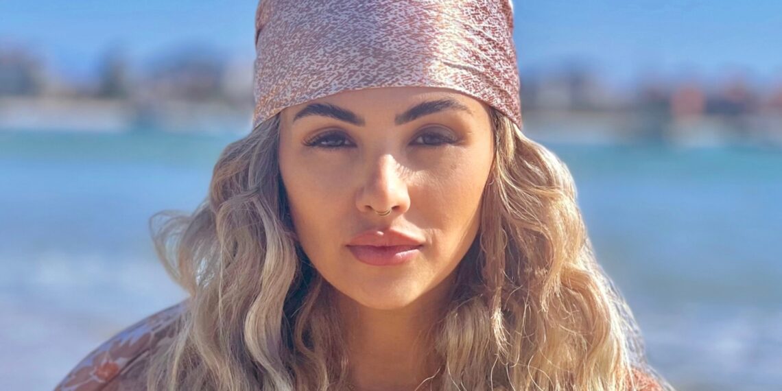 Kia Sajo fala sobre paixão e entrega com muita tropicalidade em seu novo single  “Sal na Pele”