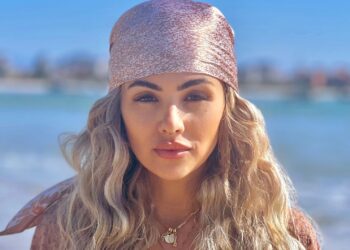 Kia Sajo fala sobre paixão e entrega com muita tropicalidade em seu novo single  “Sal na Pele”