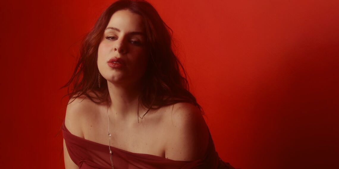 Mariana Volker estreia a faixa “É Segredo” e inaugura nova fase da carreira