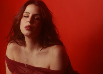 Mariana Volker estreia a faixa “É Segredo” e inaugura nova fase da carreira