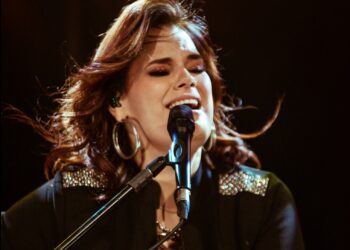 Daniela Firme lança single autoral “A Vida É Agora” com produção de Dudu Marote