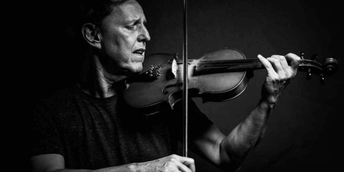 Kha Machado lança o disco autoral “Azuis”