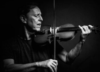 Kha Machado lança o disco autoral “Azuis”