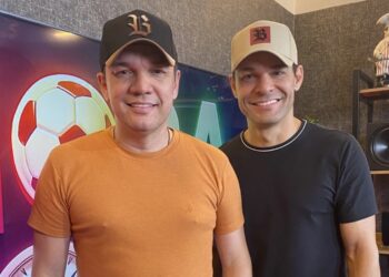 Os irmãos Leo & Júnior se apresentam e contam tudo no Hora Boras