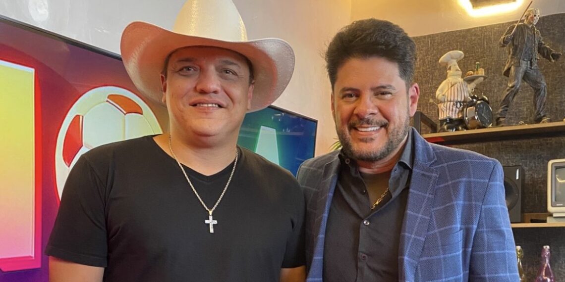 A dupla lançou uma releitura da música mais tocada no Brasil em 2000