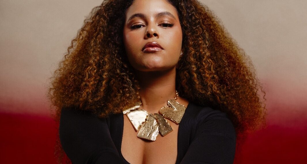 Rachel Reis reforça o poder da Sereiona com “No Seu Radinho”, EP que traz Carlinhos Brown, Jau, Afrocidade e ÀTTOOXXÁ