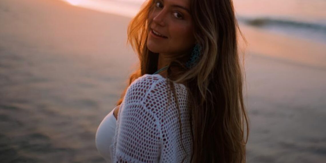 Lara Estrelita comemora lançamento do novo álbum “10/10”