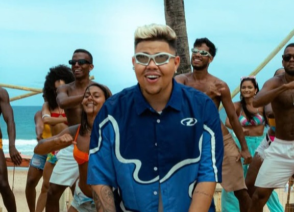 “Love Salvador” impulsiona nova fase da carreira de Rogerinho e viraliza nas redes sociais