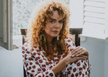 TAMY homenageia Roberto Carlos com versão de ‘Com Muito Amor e Carinho’