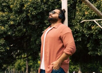 Lucas Felix lança ‘Todas as Canções’, álbum guiado pelo amor e pela força da música como conexão