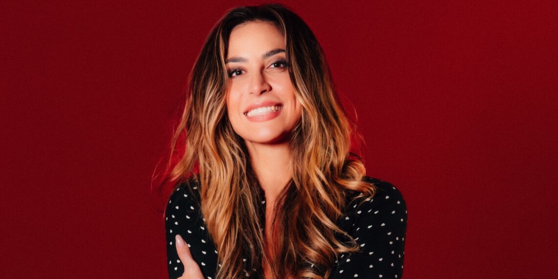 Thais Piza abandona filtros emocionais e aposta na sinceridade no EP “eu tô me achando cafona”