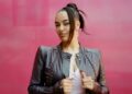 Jorja Smith iniciou novo capítulo da carreira com “What’s Done Is Done” e aquece expectativa para shows no Brasil em 2026