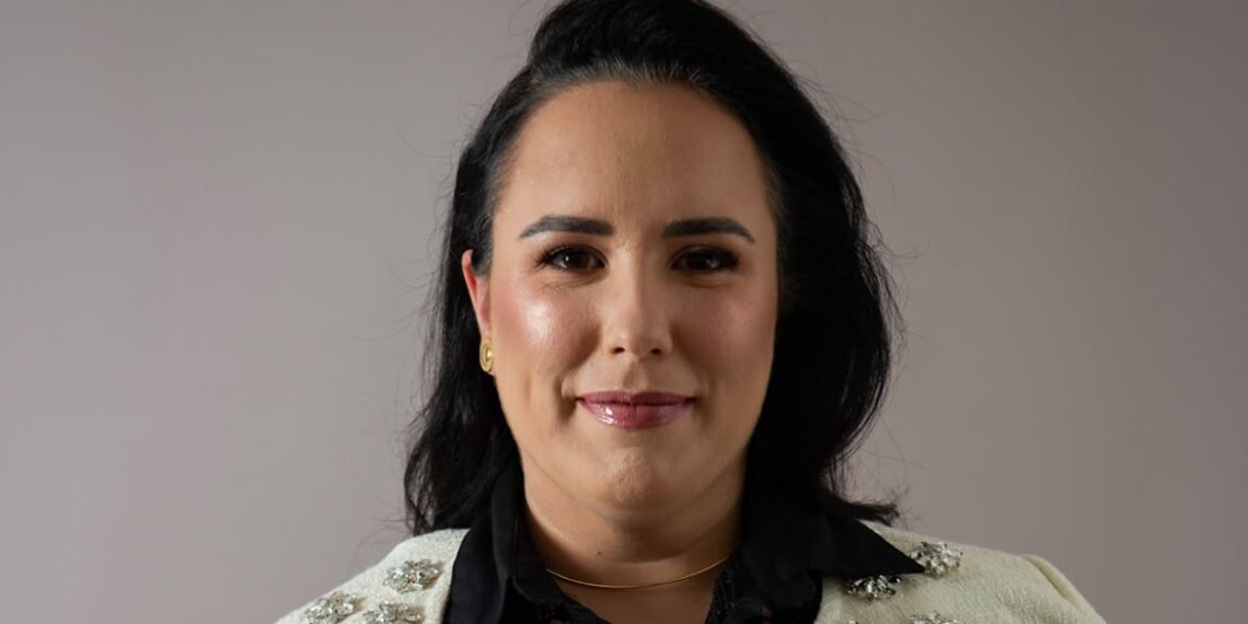 Dra. Elize Franco Rolim de Moura, especialista em Cirurgia Ginecológica Minimamente Invasiva.