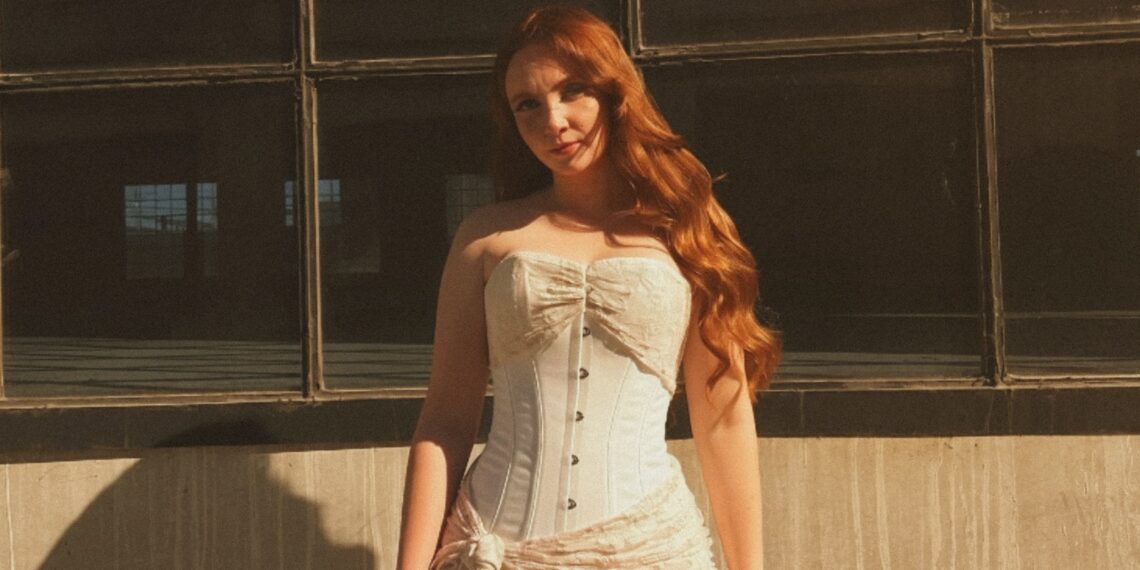 Nathalia Bacci transforma superação em ironia no novo single “Imagina Eu”