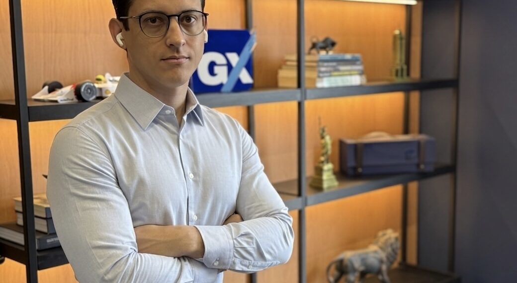 GX Capital usa três estruturas para investidores passarem pelo dólar eleitoral sem perder margem.