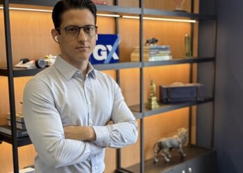 GX Capital usa três estruturas para investidores passarem pelo dólar eleitoral sem perder margem.