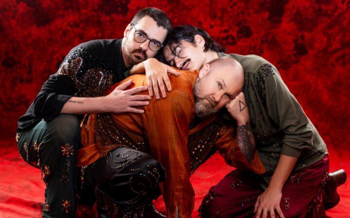 Os Amantes retornam após dois anos e lançam o inédito álbum “Amar, AMOR!”