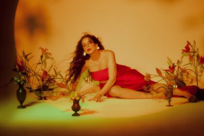 Mariana Volker lança “Feitiço” e reúne Maria Gadú e Rachel Reis em álbum que percorre as diferentes formas de viver e sentir o amor