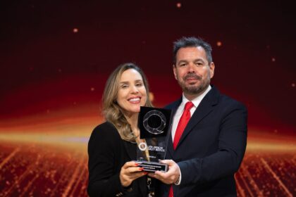 LAQI une reconhecimento, certificação Q-ESG e compromisso público