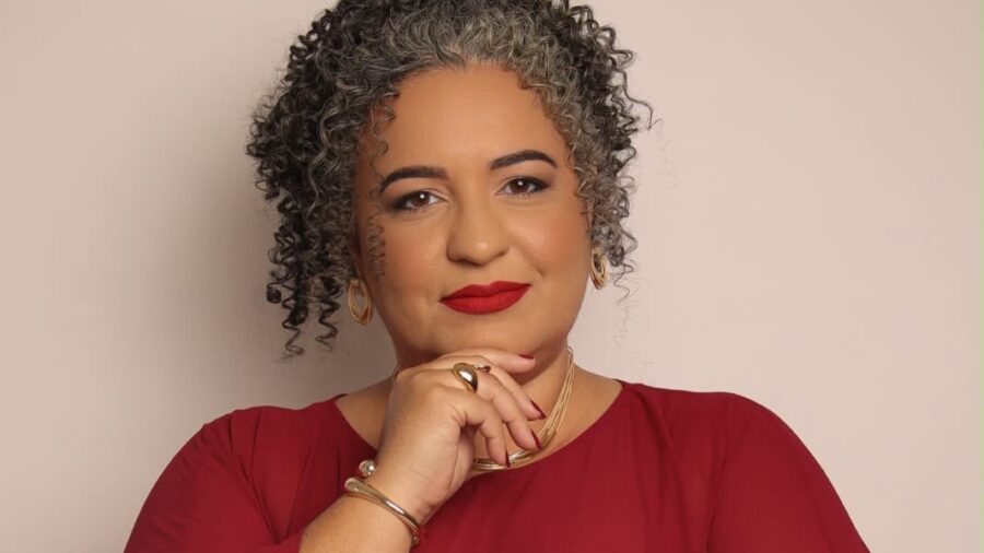 Rosi Oliveira transforma experiência internacional em estratégia para mulheres líderes e empreendedoras