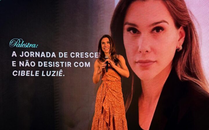 Cibele Luziê relata trajetória de erros, recomeços e expansão durante palestra