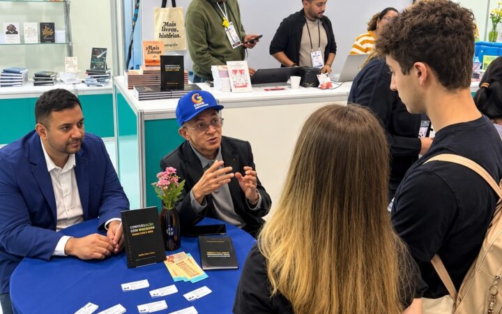 Bibiano Costa lança método inédito para estudar números primos na Bienal de SP