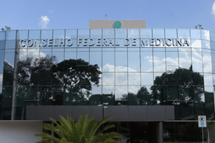 Impactos urgentes da regulação da IA em clínicas médicas