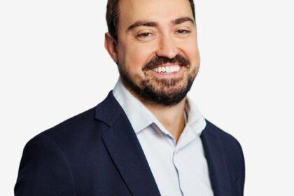 Do preço anunciado ao dinheiro na conta: o que a compra da Warner ensina a quem vende uma empresa