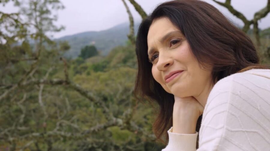 A gerente que enfrentou o câncer de mama e virou a voz do Outubro Rosa da Mahogany